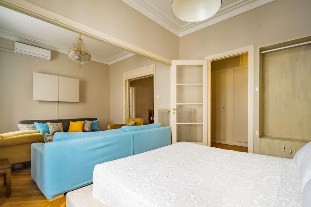 Apartment Emporikon Steps From Historic Center Athens