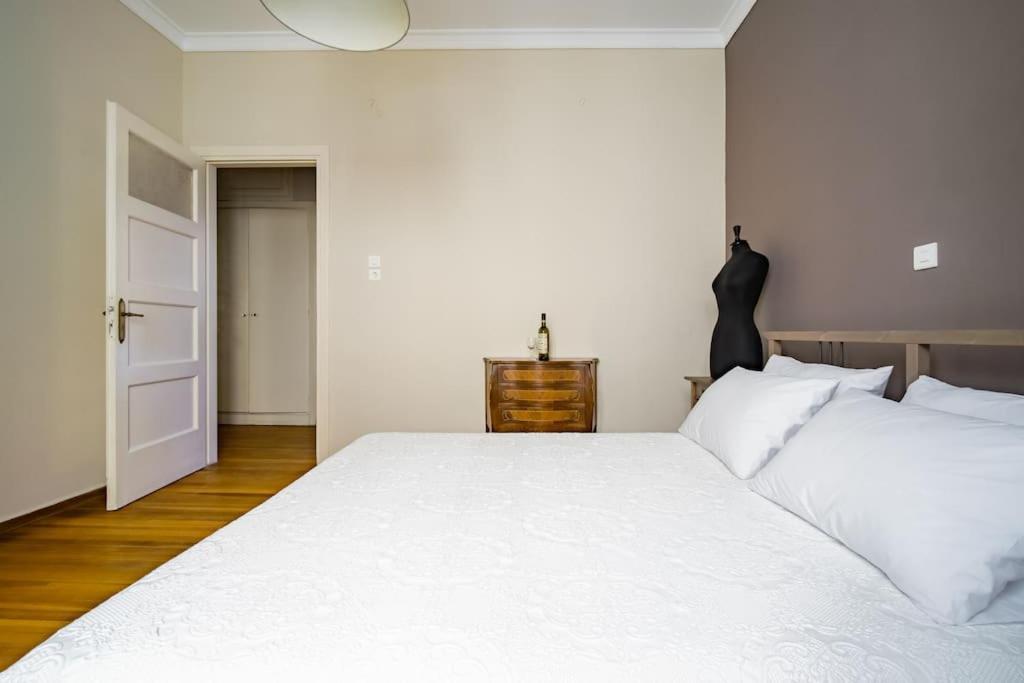Apartment Emporikon Steps From Historic Center *