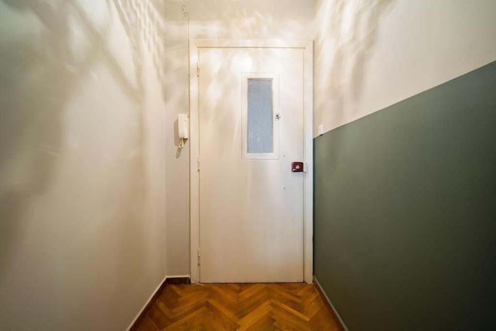 Emporikon Steps From Historic Center Apartment *